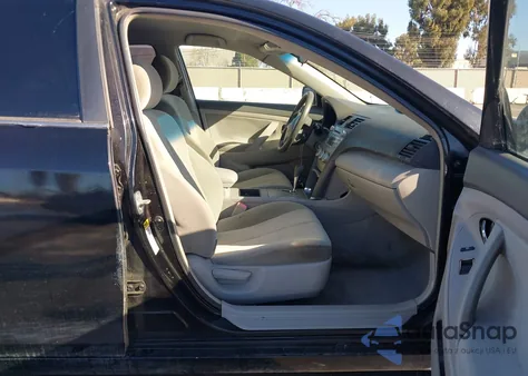 2007 Toyota Camry Le z USA, uszkodzony, nr VIN 4T1BE46K57U028529